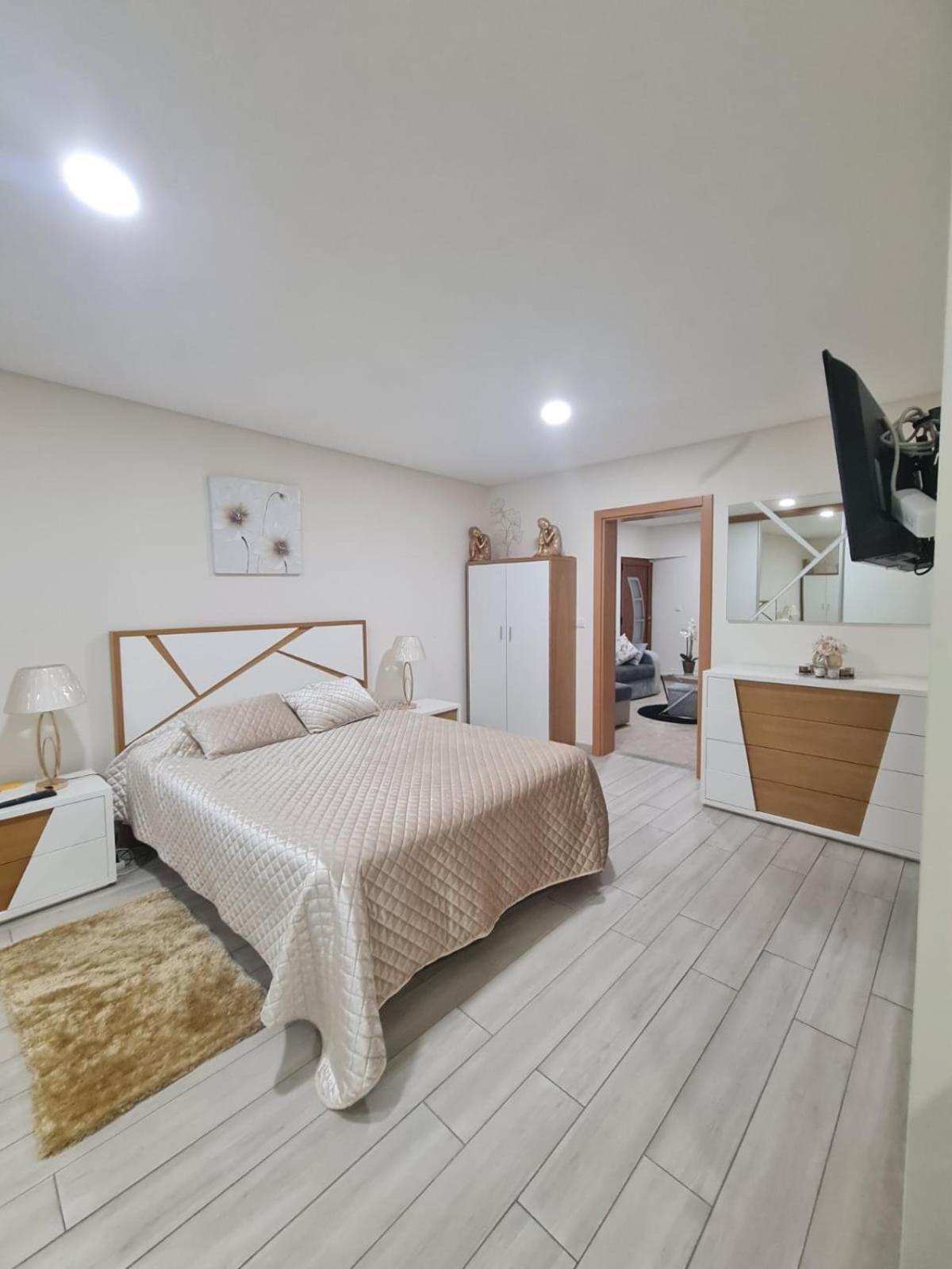 Apartamento T2 Zona Rural วิลานอวา ดิ ไปวา ภายนอก รูปภาพ